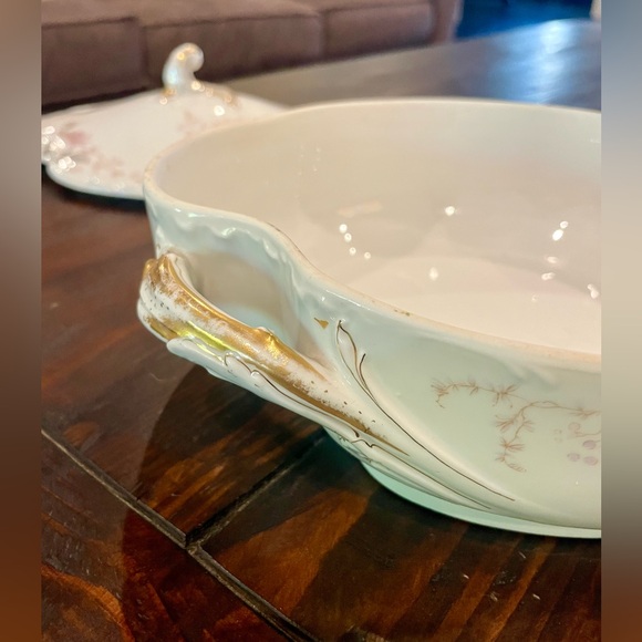 Pair Of Vintage Haviland & Co. Limoges floral casserole dishes w/ lids (France) - Picture 6 of 9